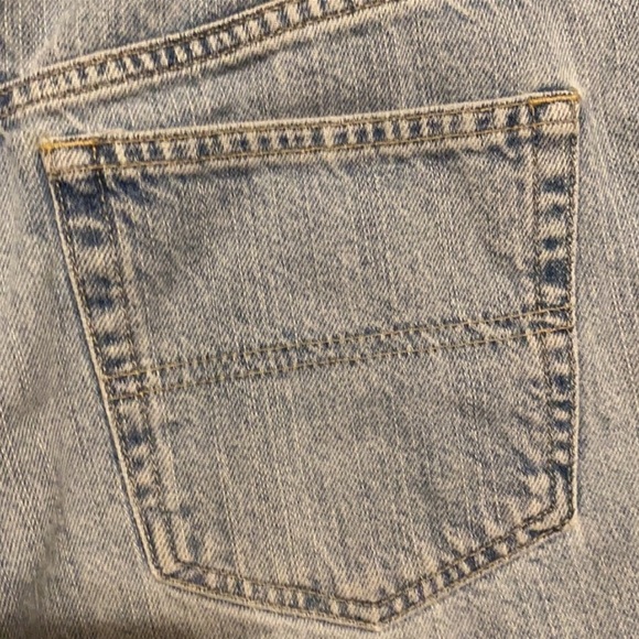 FINAL PRICE Light Wash Tommy Hilfigure Shorts - Picture 5 of 7